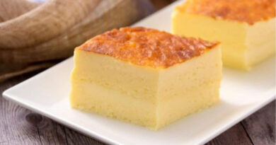 Ceci est un gâteau blanc délicat. La crème épaisse est utilisée à la place du beurre.