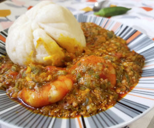 Sauce gombo ou okro – Recette africaine (Sans gluten) Cette recette de sauce africaine au gombo est très facile à réaliser et très délicieuse. Essayez-le vous-même pour voir pourquoi c'est l'un de mes plats préférés. Il est également sans gluten.