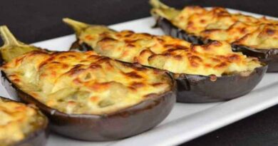 Que vous recherchiez un simple repas de semaine ou quelque chose à montrer lors de votre prochain dîner, ces délicieuses aubergines farcies au fromage plairont à coup sûr à la foule!