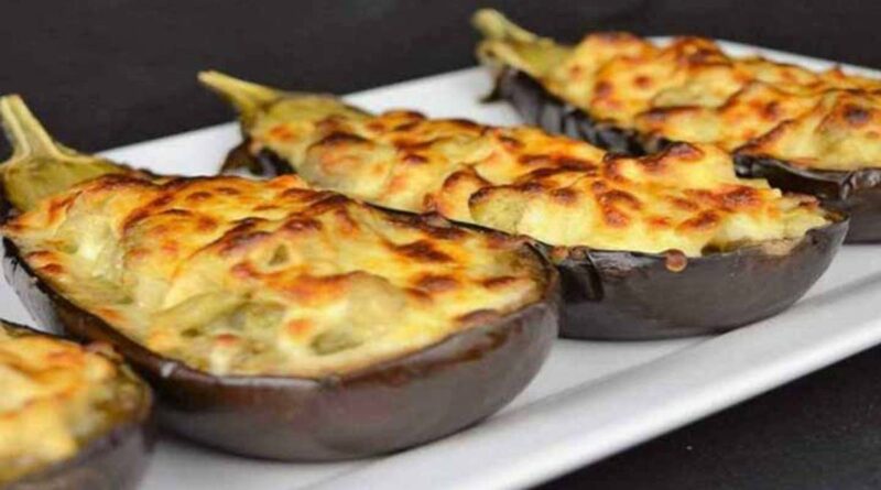 Que vous recherchiez un simple repas de semaine ou quelque chose à montrer lors de votre prochain dîner, ces délicieuses aubergines farcies au fromage plairont à coup sûr à la foule!