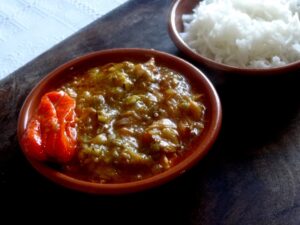 Sauce gombo ou okro – Recette africaine (Sans gluten) Cette recette de sauce africaine au gombo est très facile à réaliser et très délicieuse. Essayez-le vous-même pour voir pourquoi c'est l'un de mes plats préférés. Il est également sans gluten.