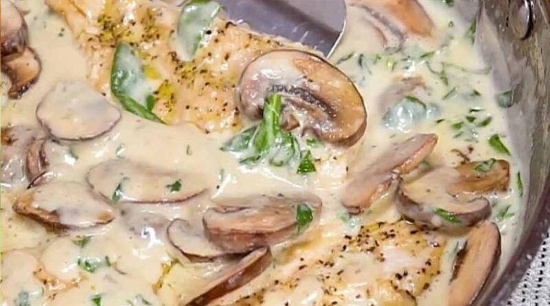 Un dîner de poulet rapide de 20 minutes qui est assez simple pour le milieu de semaine mais assez élégant pour la compagnie, ma sauce crémeuse aux champignons polyvalente servie avec une poitrine de poulet légèrement en croûte. C'est aussi bon que ça en a l'air et c'est très, très, très bon !