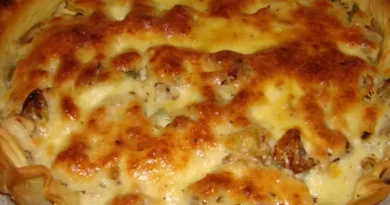 Préparez facilement ce plat de consistant de Quiche au Thon, Oignons et Pomme de Terre grâce à des instructions simples dans la vidéo ci-dessous.