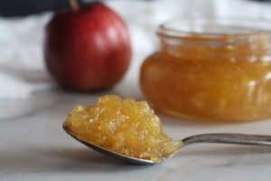 Confiture de pommes super facile et rapide .Une recette de Confiture de pommes super  facile et rapide préparer à base de pommes, sucre.