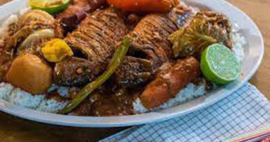 La recette simple et facile à faire de domoda dieune est un plat traditionnel sénégalais. Ce plat est un mélange savoureux et épicé de viande de bœuf, de poulet ou de poisson, de légumes tels que des tomates, des oignons, des carottes , poivrons,... 