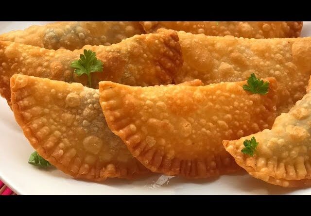 Les empanadas sont très populaires dans toute l'Amérique latine, et sont souvent consommées en tant que snack ou collation, mais aussi comme plat principal dans certains cas. Les garnitures les plus courantes incluent la viande hachée, le poulet, le fromage, les légumes, les fruits de mer et les haricots.