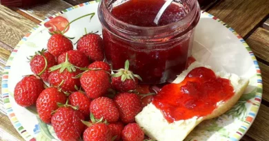 Envie d'une bonne confiture de fraise fait maison , dans cet article nous vous donnons la recette simple d'une confiture de fraise que vous pourrez faire vous même en étant chez vous.